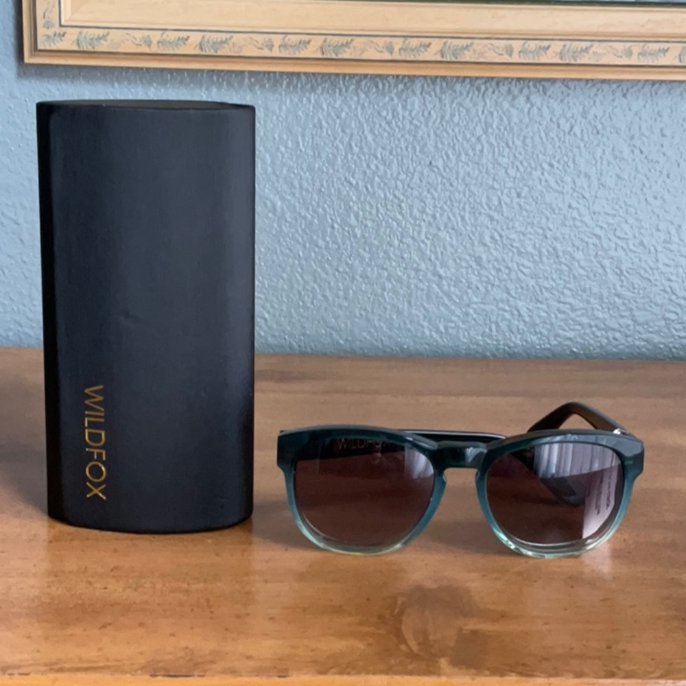 WILDFOX CLASSIC 2 NWT with CASE
